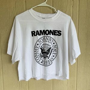 Hot Topic Tops - 🆕RAMONES CROPPED BAND TEE IN WHITE Hot Topic Tops - 🆕RAMONES CROPPED BAND TEE IN WHITE